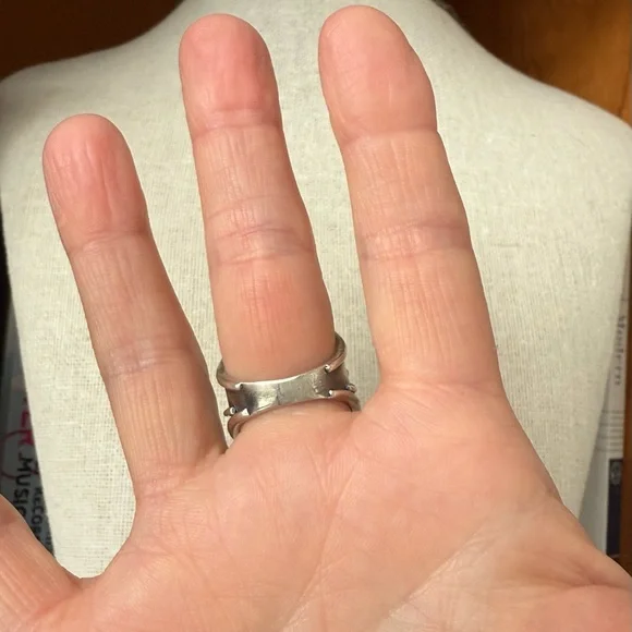 Acid Queen Jewelry Amplifier Ring, Size 8 US - Picture 4 of 9